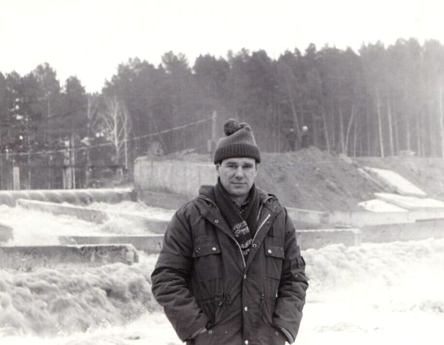 Елиесеев Владимир 1985 г. на пропуске паводка 1